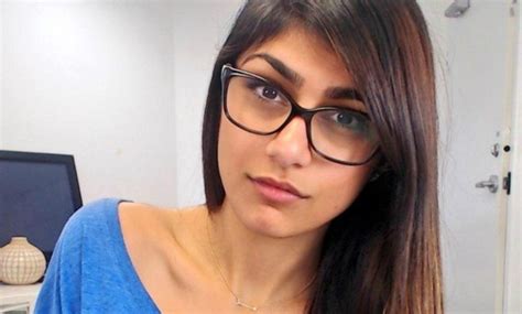 mia khalifa gamer|Die arabische Spielerin Mia Khalifa wird von einem perversen。